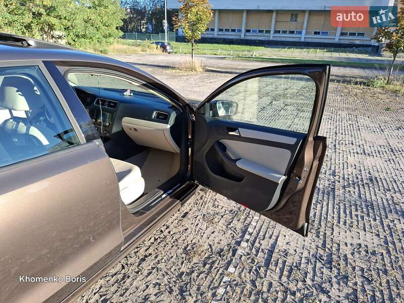 Седан Volkswagen Jetta 2010 в Києві