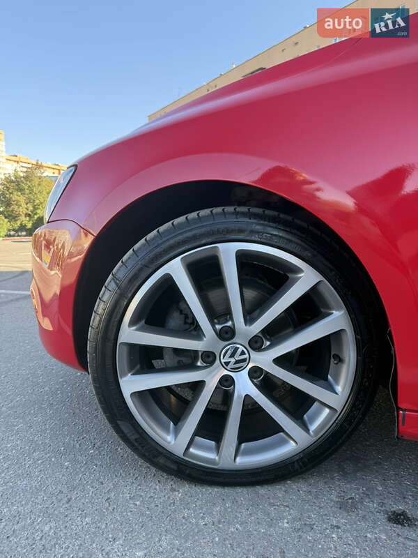 Седан Volkswagen Jetta 2013 в Харькове