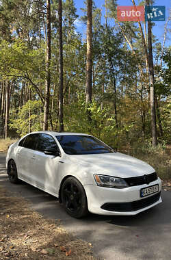 Седан Volkswagen Jetta 2011 в 