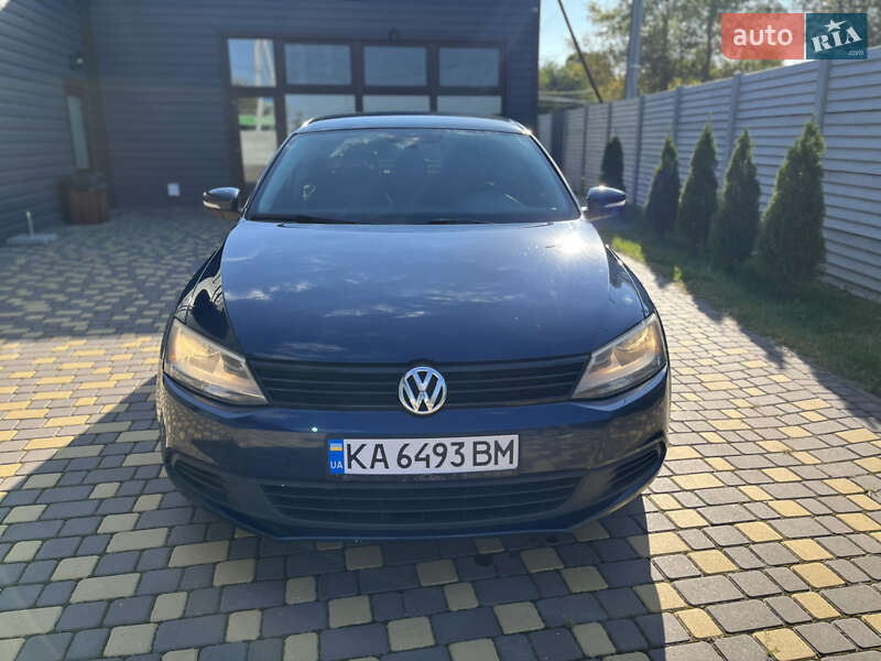 Седан Volkswagen Jetta 2012 в  фото Седан Volkswagen Jetta 2012 в
