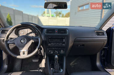 Седан Volkswagen Jetta 2012 в  фото 6 Седан Volkswagen Jetta 2012 в