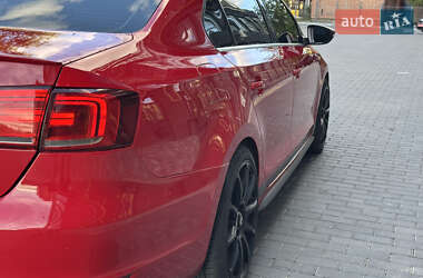 Седан Volkswagen Jetta 2013 в 