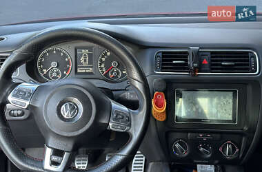 Седан Volkswagen Jetta 2013 в 