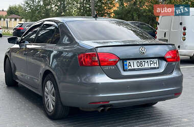 Седан Volkswagen Jetta 2014 в 