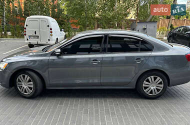 Седан Volkswagen Jetta 2014 в 