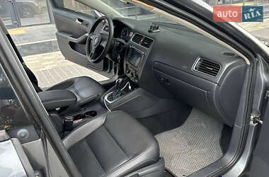 Седан Volkswagen Jetta 2014 в 