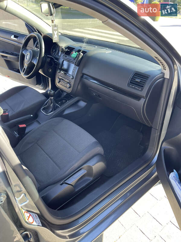 Седан Volkswagen Jetta 2010 в Хмельницькому