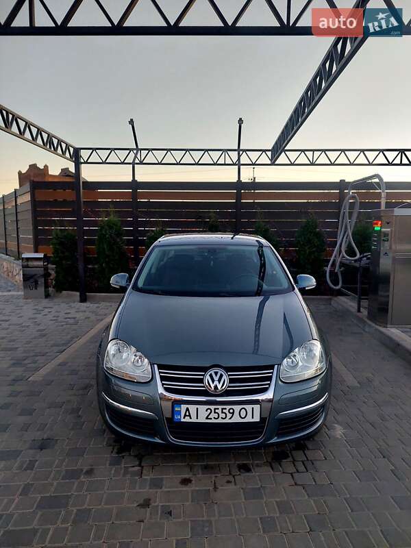 Седан Volkswagen Jetta 2009 в Новоукраинке