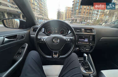 Седан Volkswagen Jetta 2015 в 