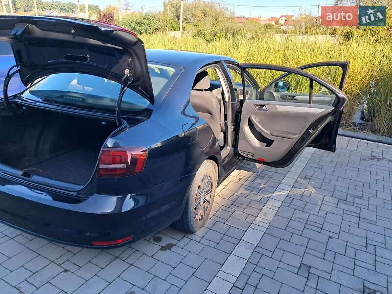 Седан Volkswagen Jetta 2015 в Мурованом фото 10 Седан Volkswagen Jetta 2015 в Мурованом