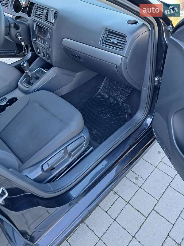 Седан Volkswagen Jetta 2015 в Мурованом фото 36 Седан Volkswagen Jetta 2015 в Мурованом