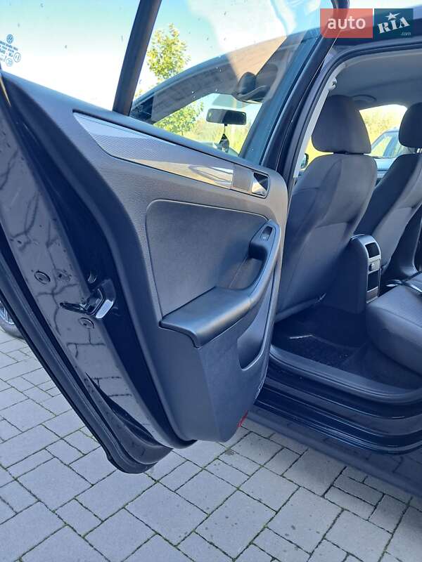 Седан Volkswagen Jetta 2015 в Мурованом фото 47 Седан Volkswagen Jetta 2015 в Мурованом