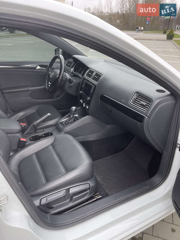 Седан Volkswagen Jetta 2017 в Хмельницькому