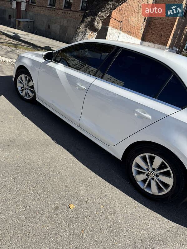Седан Volkswagen Jetta 2016 в Харькове