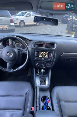 Седан Volkswagen Jetta 2014 в 