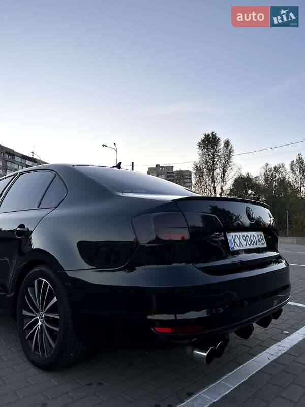 Седан Volkswagen Jetta 2016 в Сумах