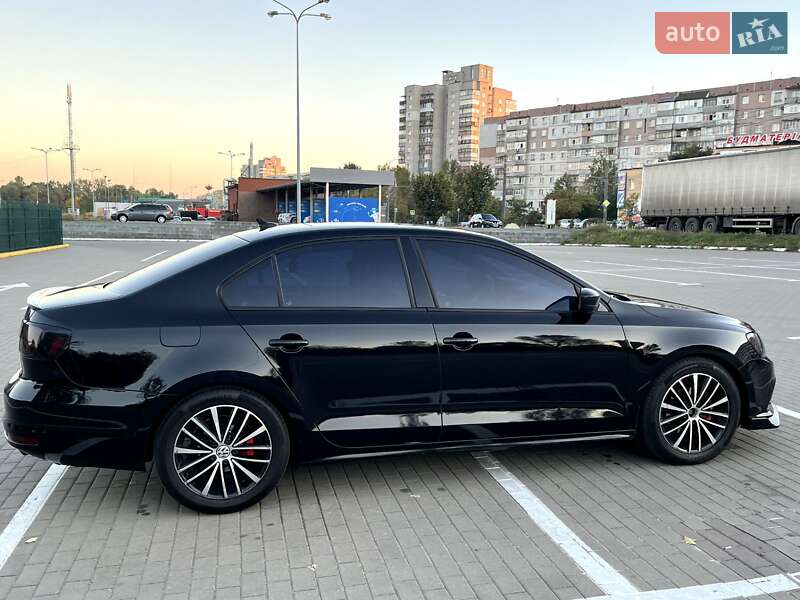 Седан Volkswagen Jetta 2016 в Сумах