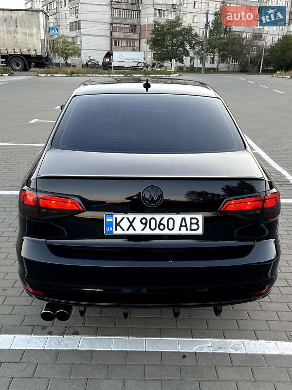 Седан Volkswagen Jetta 2016 в Сумах