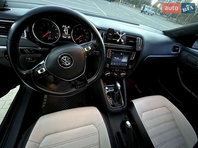 Седан Volkswagen Jetta 2016 в Сумах