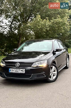 Седан Volkswagen Jetta 2013 в Києві