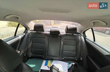Седан Volkswagen Jetta 2014 в 
