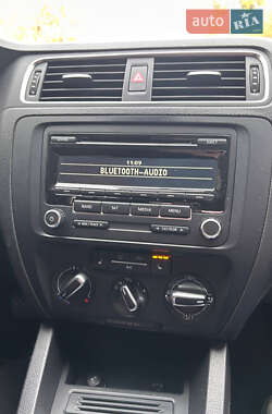 Седан Volkswagen Jetta 2014 в 