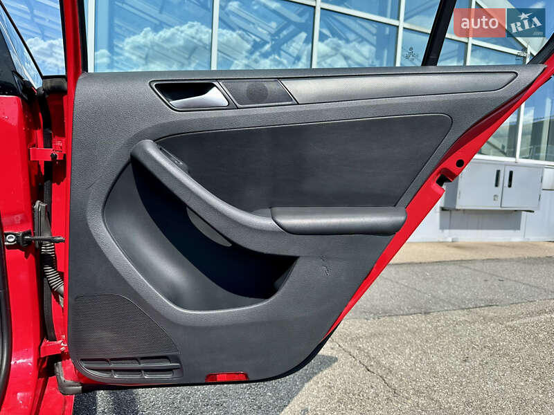 Седан Volkswagen Jetta 2014 в Киеве фото 38 Седан Volkswagen Jetta 2014 в Киеве