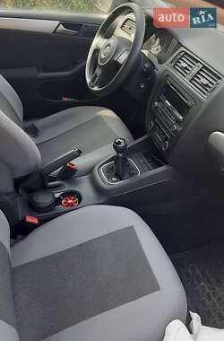 Седан Volkswagen Jetta 2011 в 