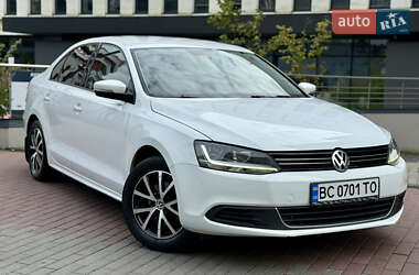 Седан Volkswagen Jetta 2016 в Львове