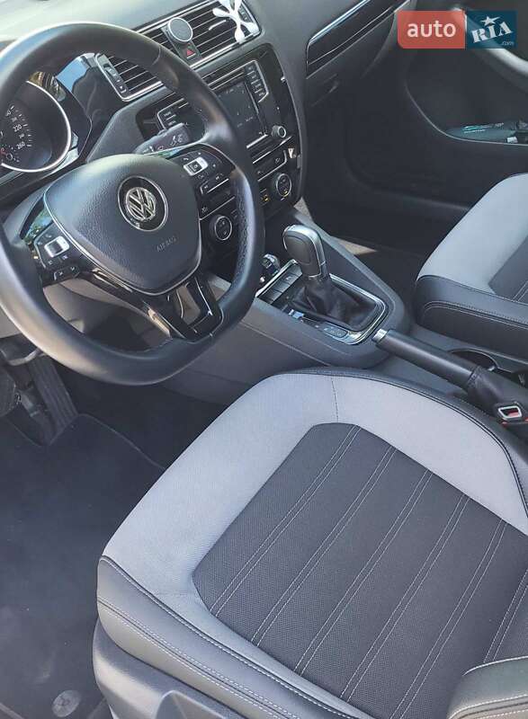 Седан Volkswagen Jetta 2016 в Киеве
