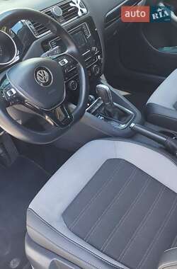 Седан Volkswagen Jetta 2016 в 