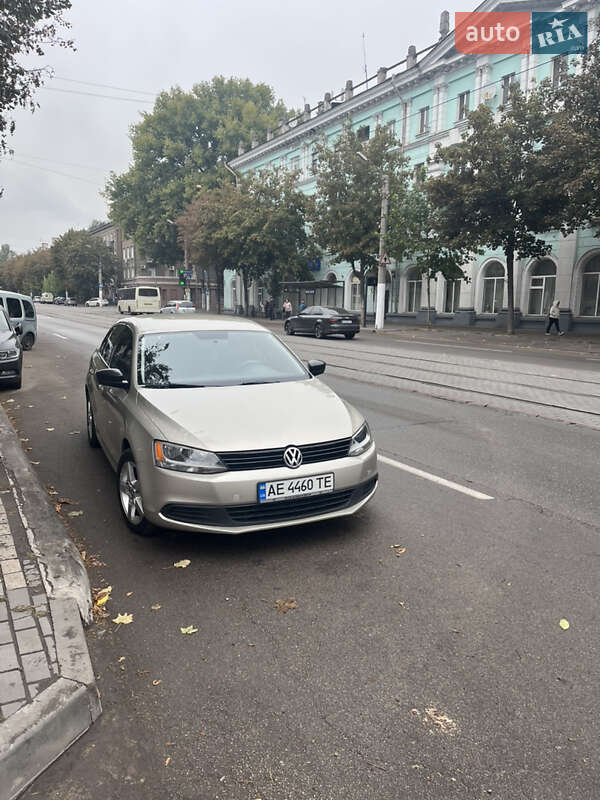 Седан Volkswagen Jetta 2013 в 