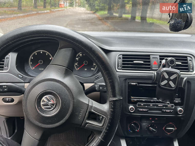 Седан Volkswagen Jetta 2013 в Каменском фото 9 Седан Volkswagen Jetta 2013 в Каменском