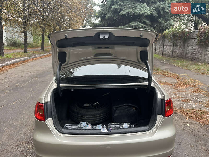 Седан Volkswagen Jetta 2013 в Каменском фото 17 Седан Volkswagen Jetta 2013 в Каменском