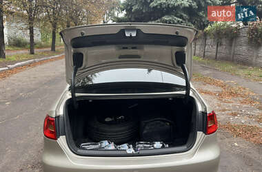 Седан Volkswagen Jetta 2013 в 