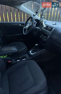 Седан Volkswagen Jetta 2014 в 