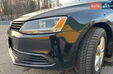 Седан Volkswagen Jetta 2013 в 