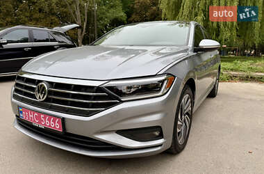 Седан Volkswagen Jetta 2019 в 