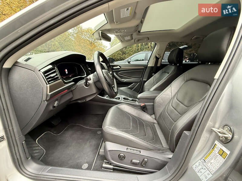 Седан Volkswagen Jetta 2019 в Ровно