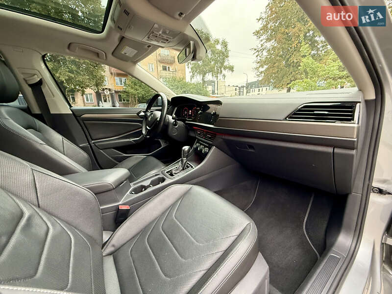 Седан Volkswagen Jetta 2019 в Ровно