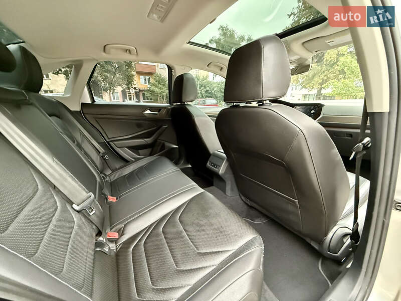 Седан Volkswagen Jetta 2019 в Ровно