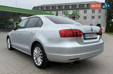 Седан Volkswagen Jetta 2011 в 