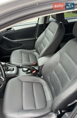 Седан Volkswagen Jetta 2011 в 