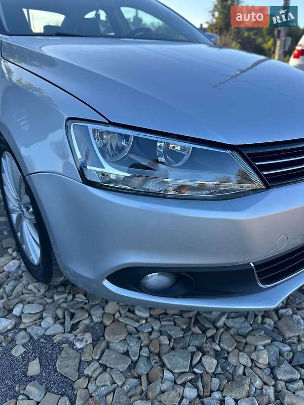 Седан Volkswagen Jetta 2013 в Самборе