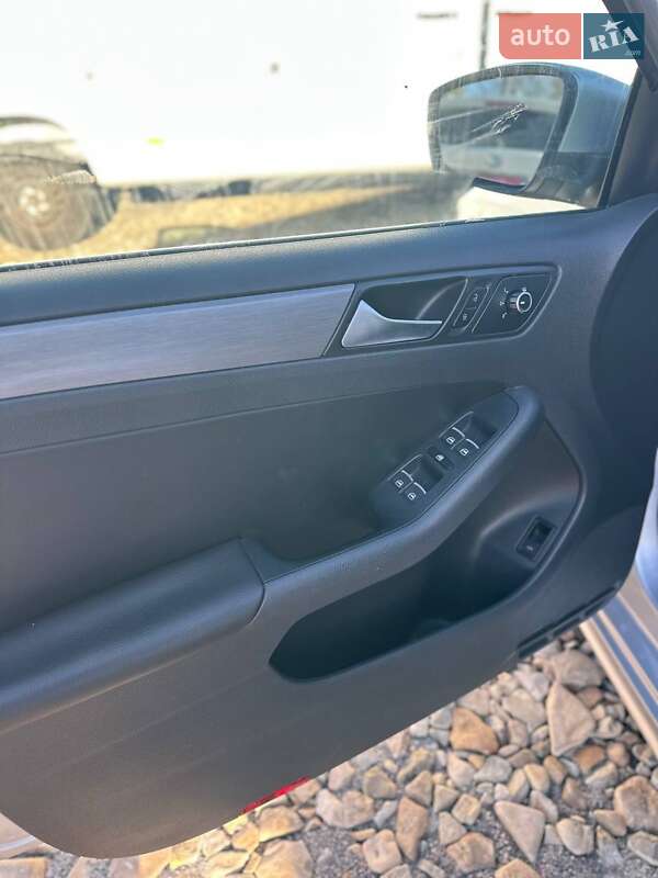 Седан Volkswagen Jetta 2013 в Самборе