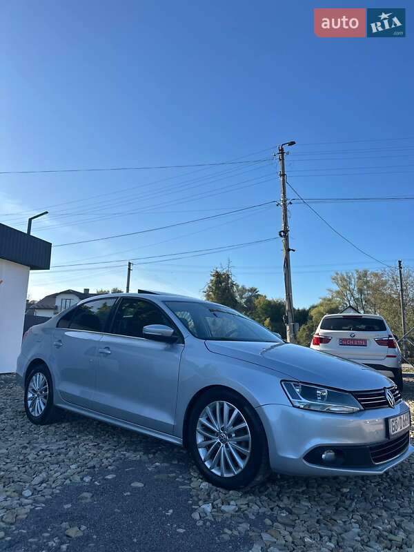 Седан Volkswagen Jetta 2013 в Самборе