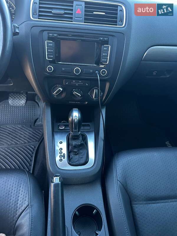 Седан Volkswagen Jetta 2013 в Самборе