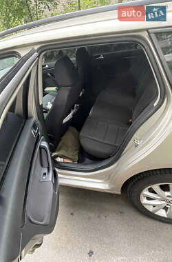 Универсал Volkswagen Jetta 2012 в 