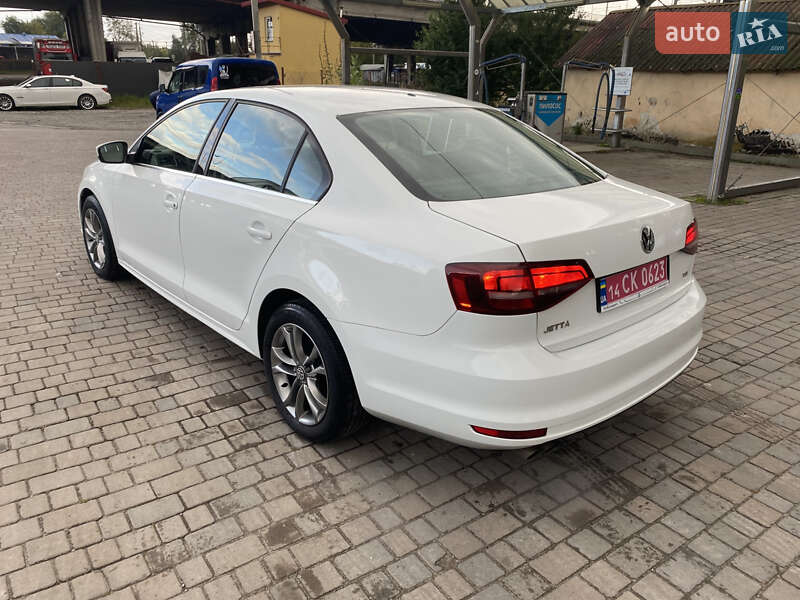 Седан Volkswagen Jetta 2017 в Львове