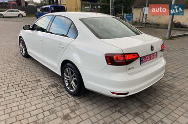 Седан Volkswagen Jetta 2017 в 